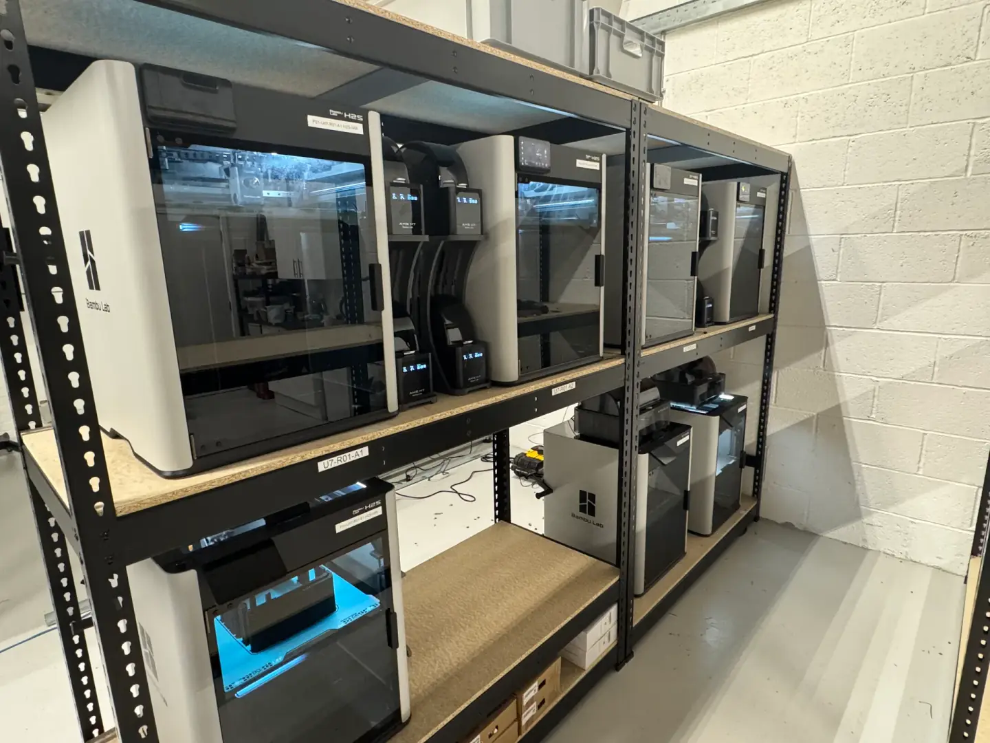 Graphite Modular print farm with active 3D printers